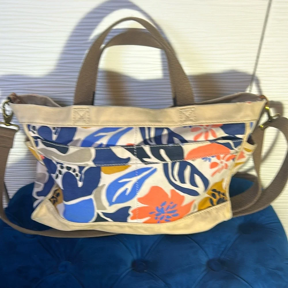 Fossil Canvas Shoulder Bag / Adjustable Strap - Picture 2 of 7